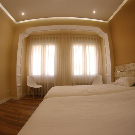 Urban Burgos Hotel ภายนอก รูปภาพ