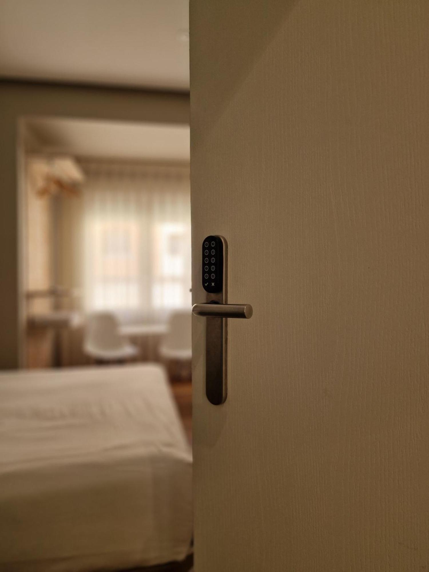 Urban Burgos Hotel ภายนอก รูปภาพ