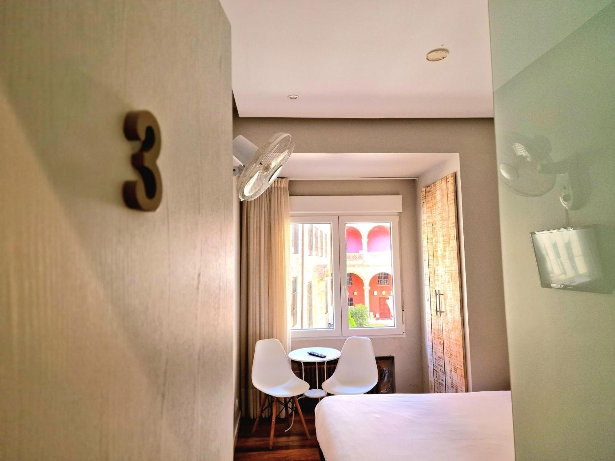Urban Burgos Hotel ภายนอก รูปภาพ