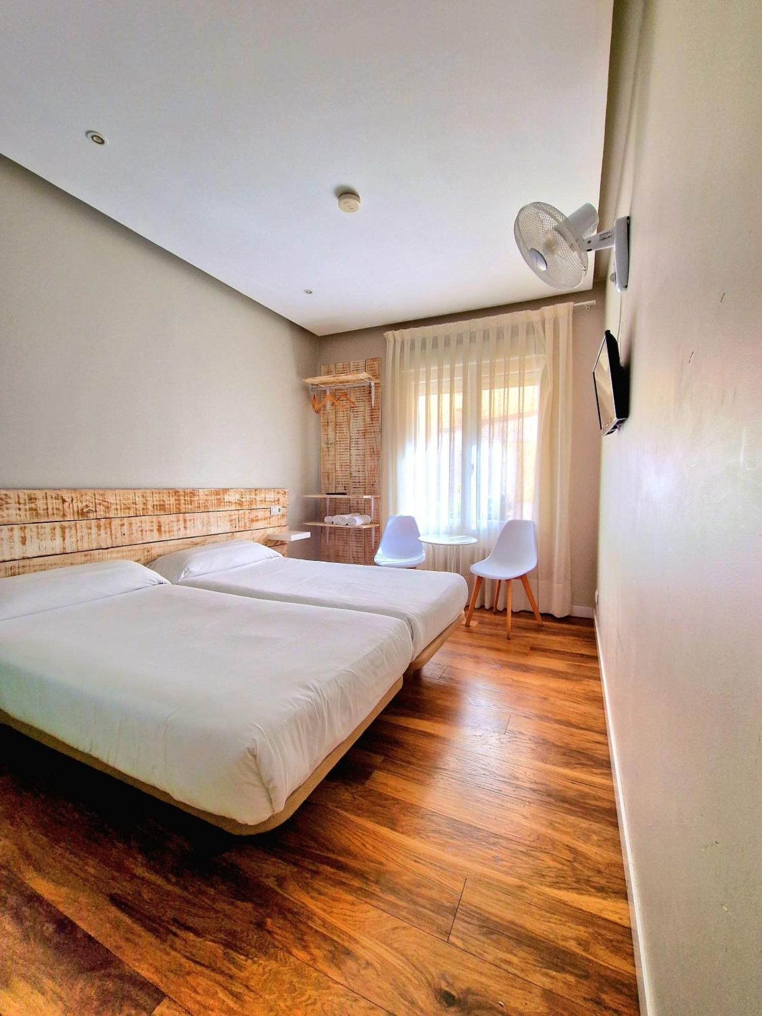 Urban Burgos Hotel ภายนอก รูปภาพ