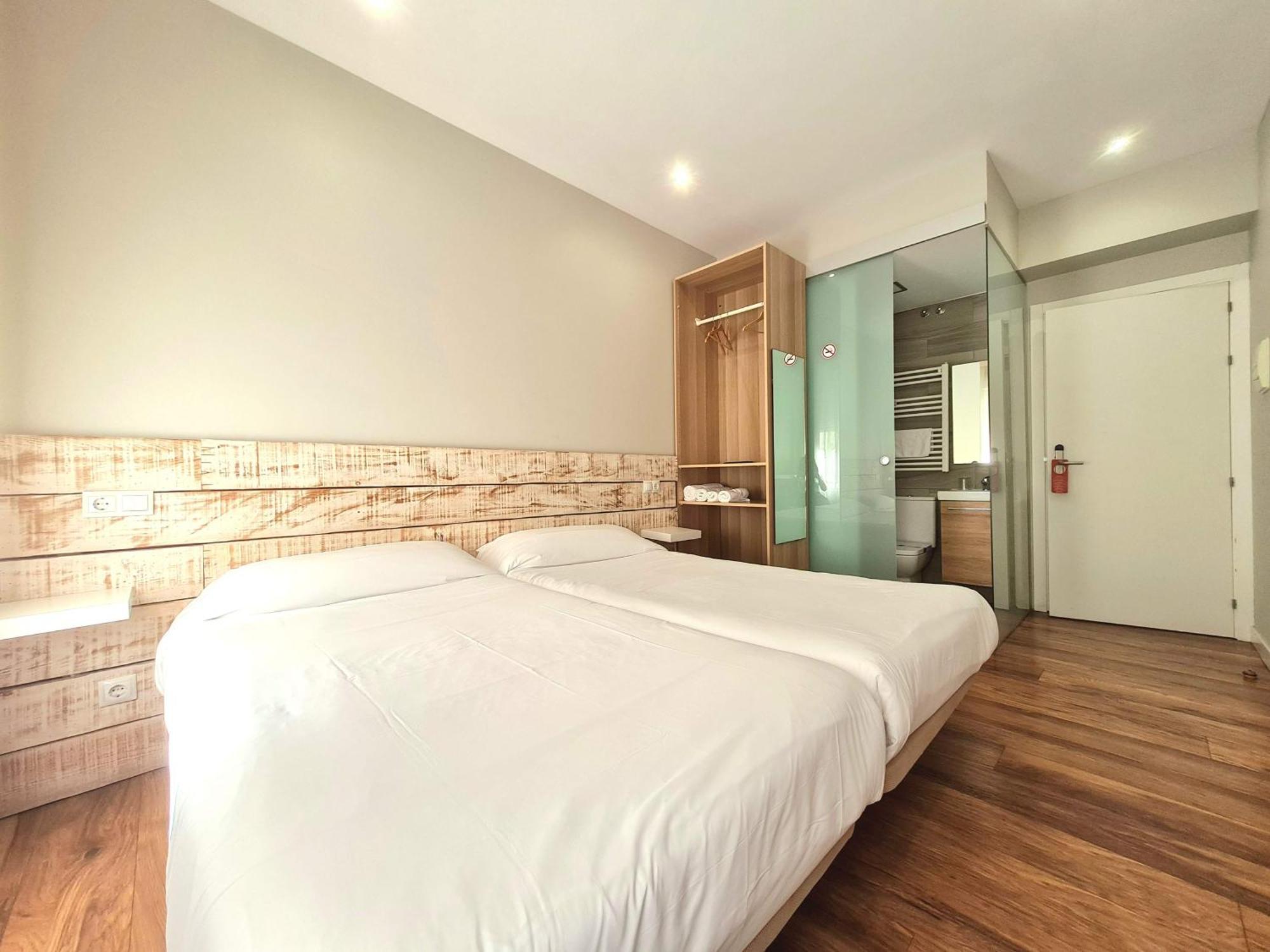 Urban Burgos Hotel ภายนอก รูปภาพ