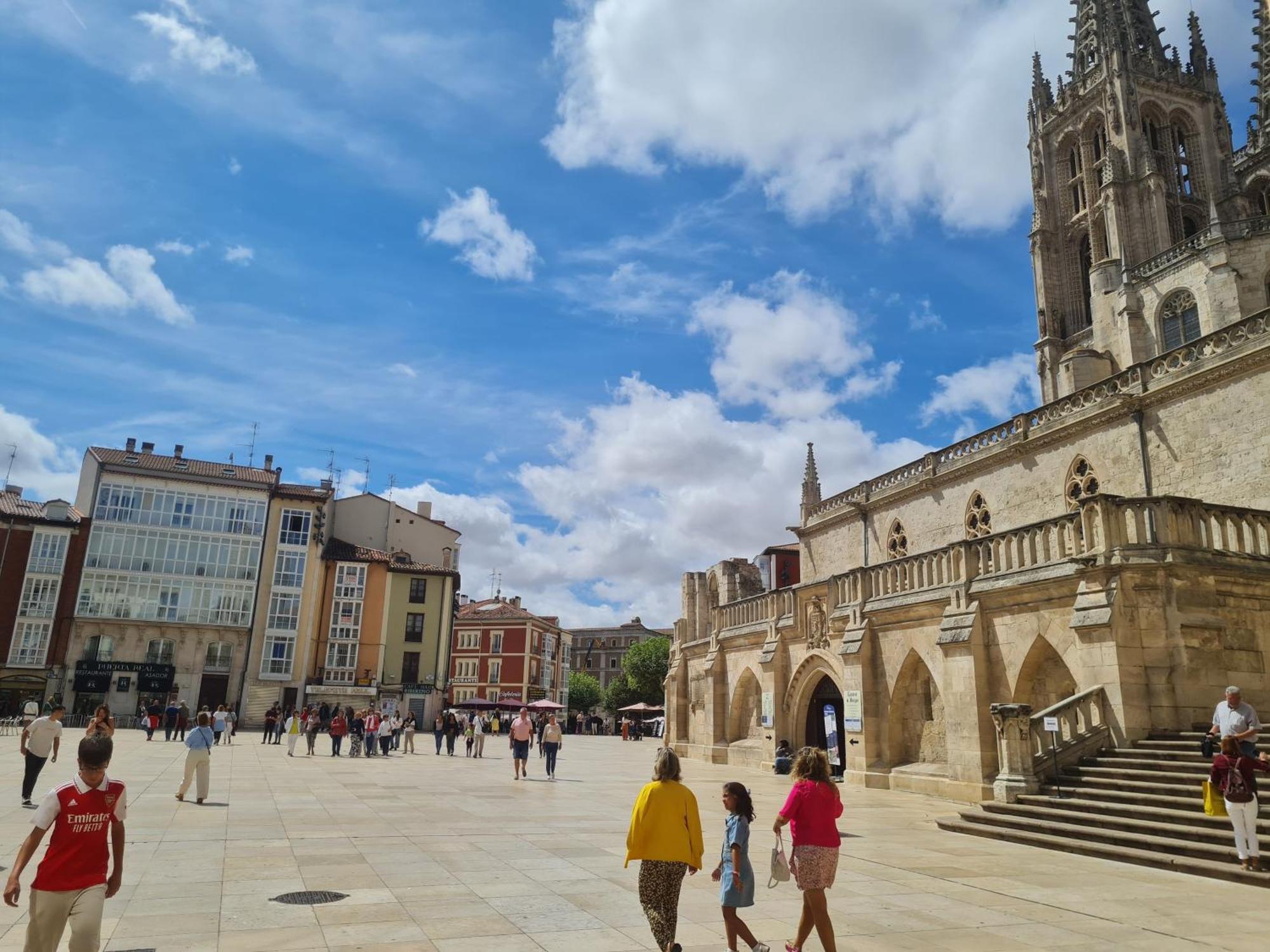 Urban Burgos Hotel ภายนอก รูปภาพ