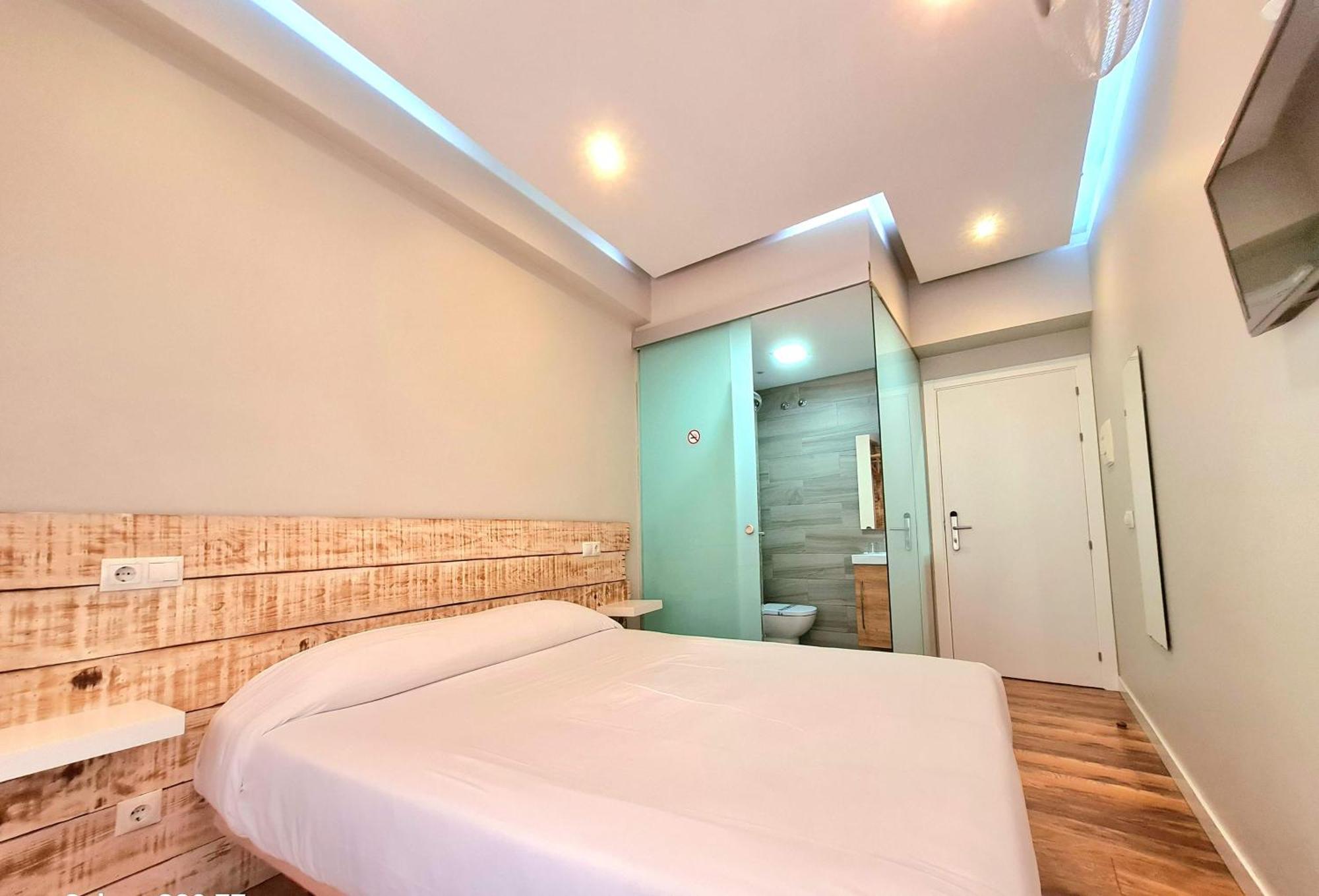 Urban Burgos Hotel ภายนอก รูปภาพ