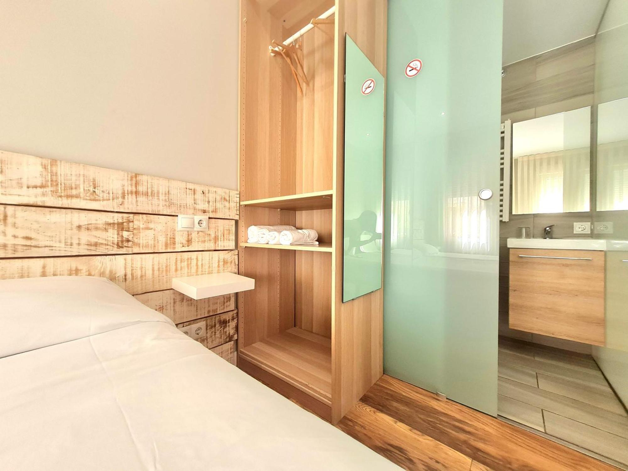 Urban Burgos Hotel ภายนอก รูปภาพ