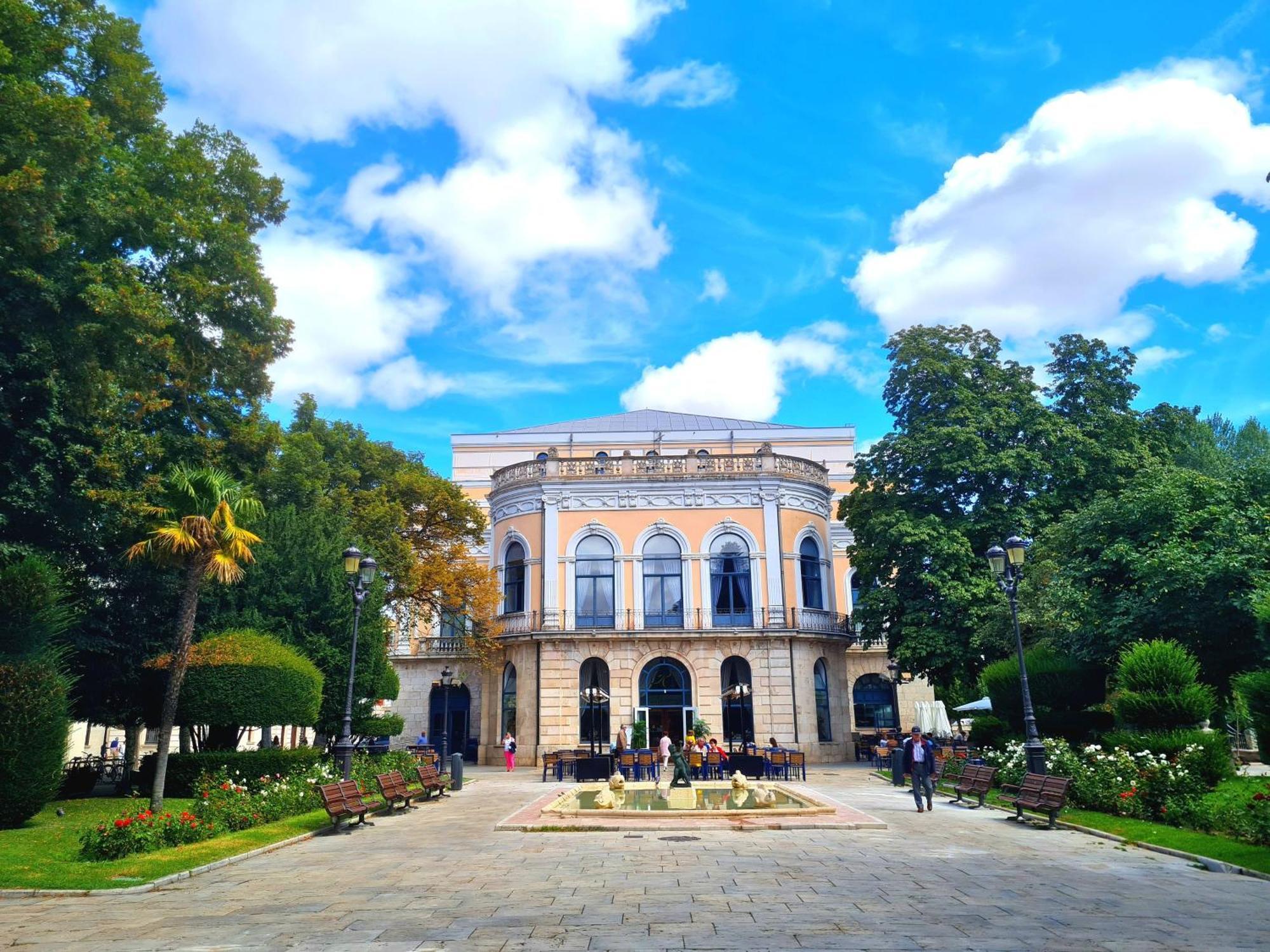 Urban Burgos Hotel ภายนอก รูปภาพ