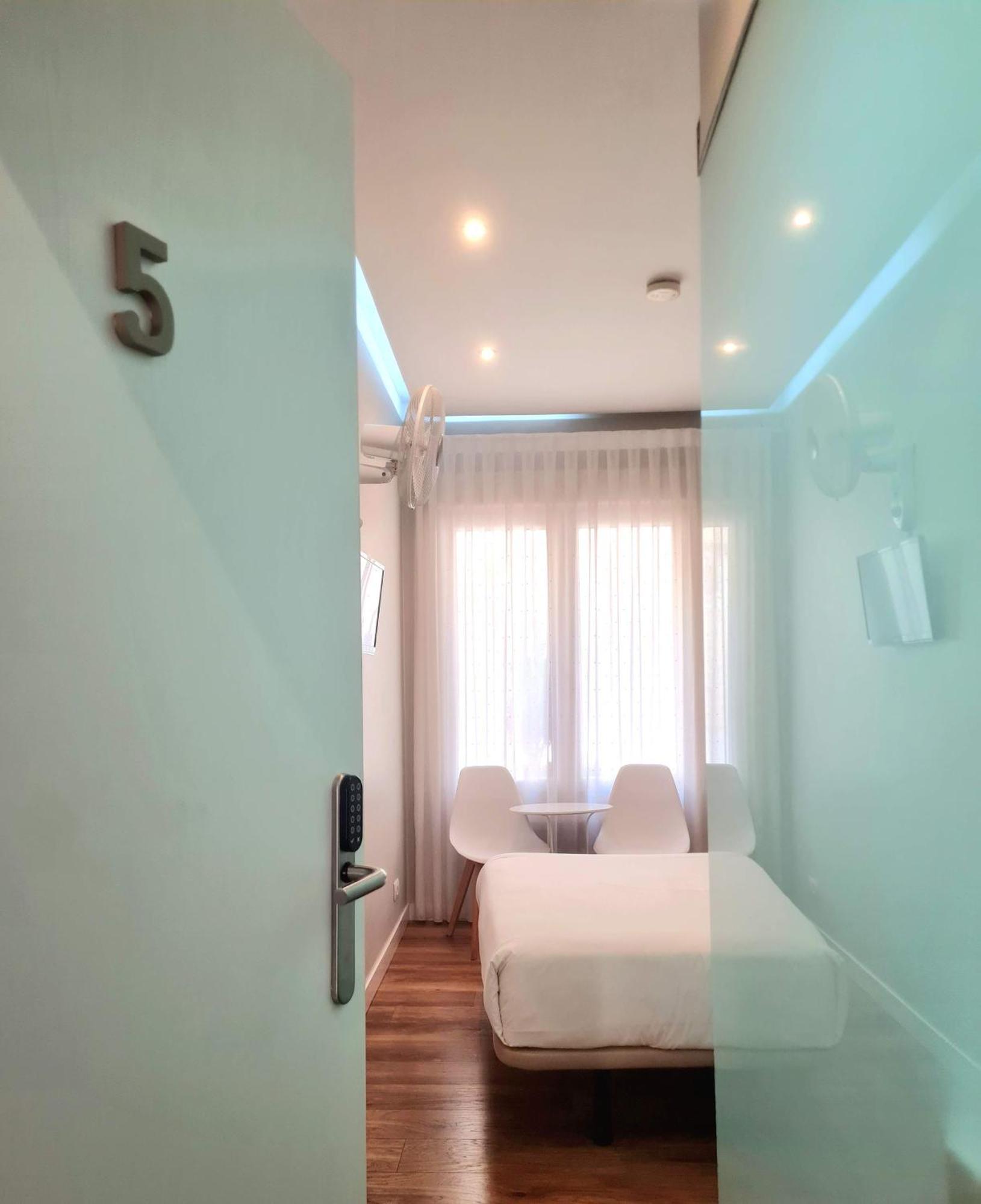 Urban Burgos Hotel ภายนอก รูปภาพ