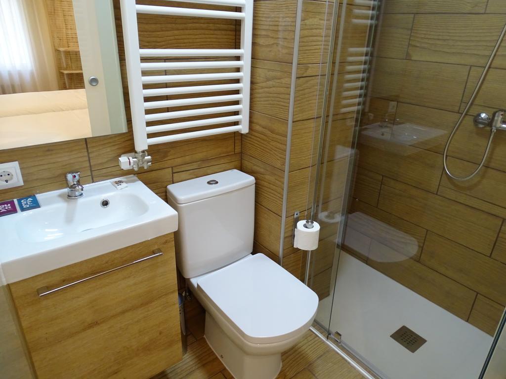 Urban Burgos Hotel ภายนอก รูปภาพ