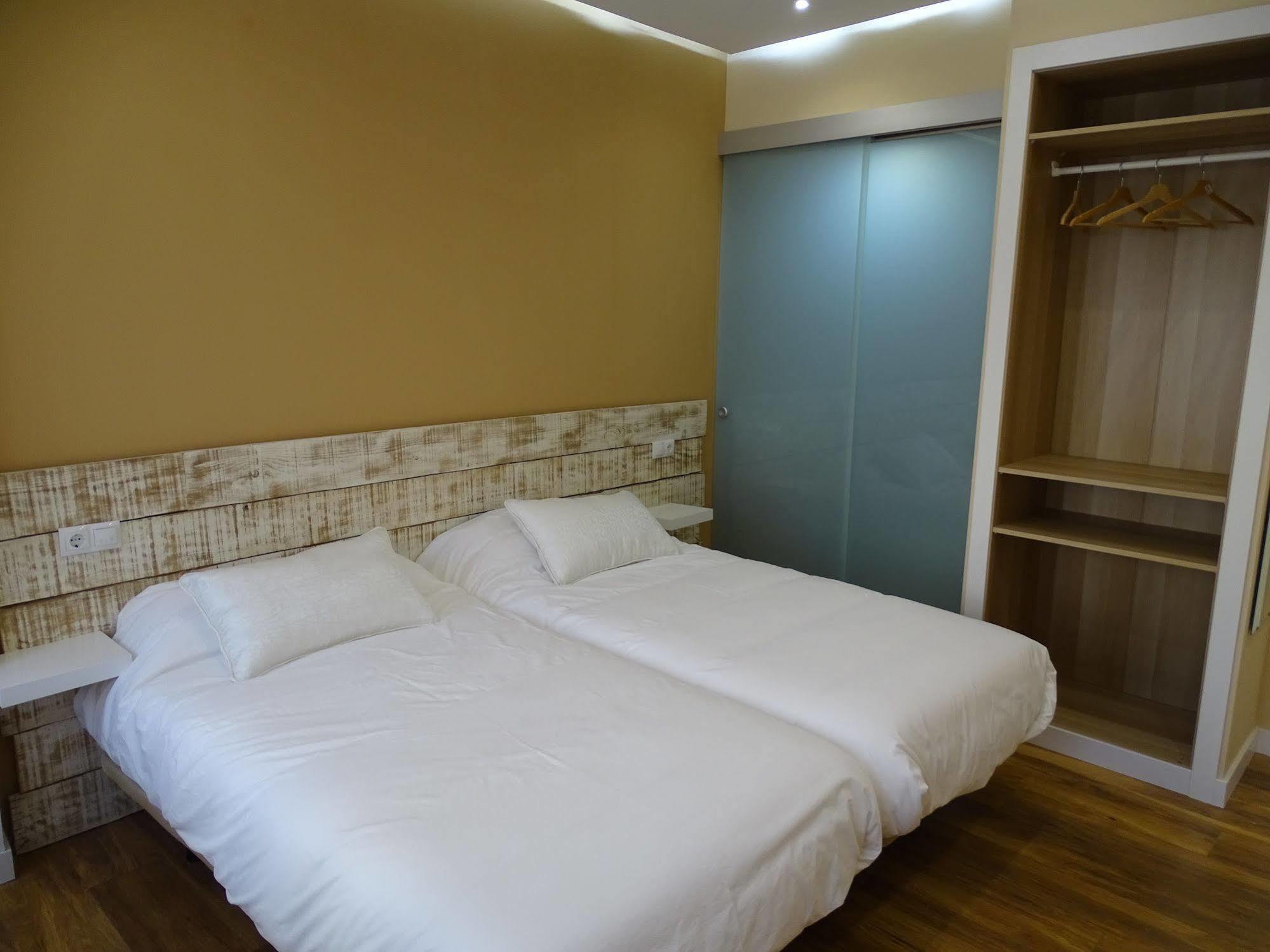 Urban Burgos Hotel ภายนอก รูปภาพ