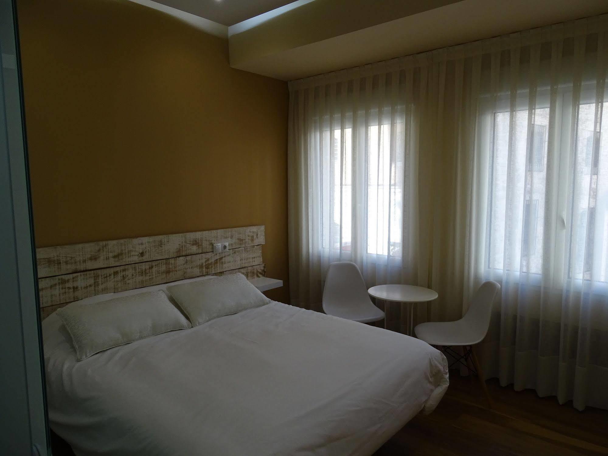Urban Burgos Hotel ภายนอก รูปภาพ