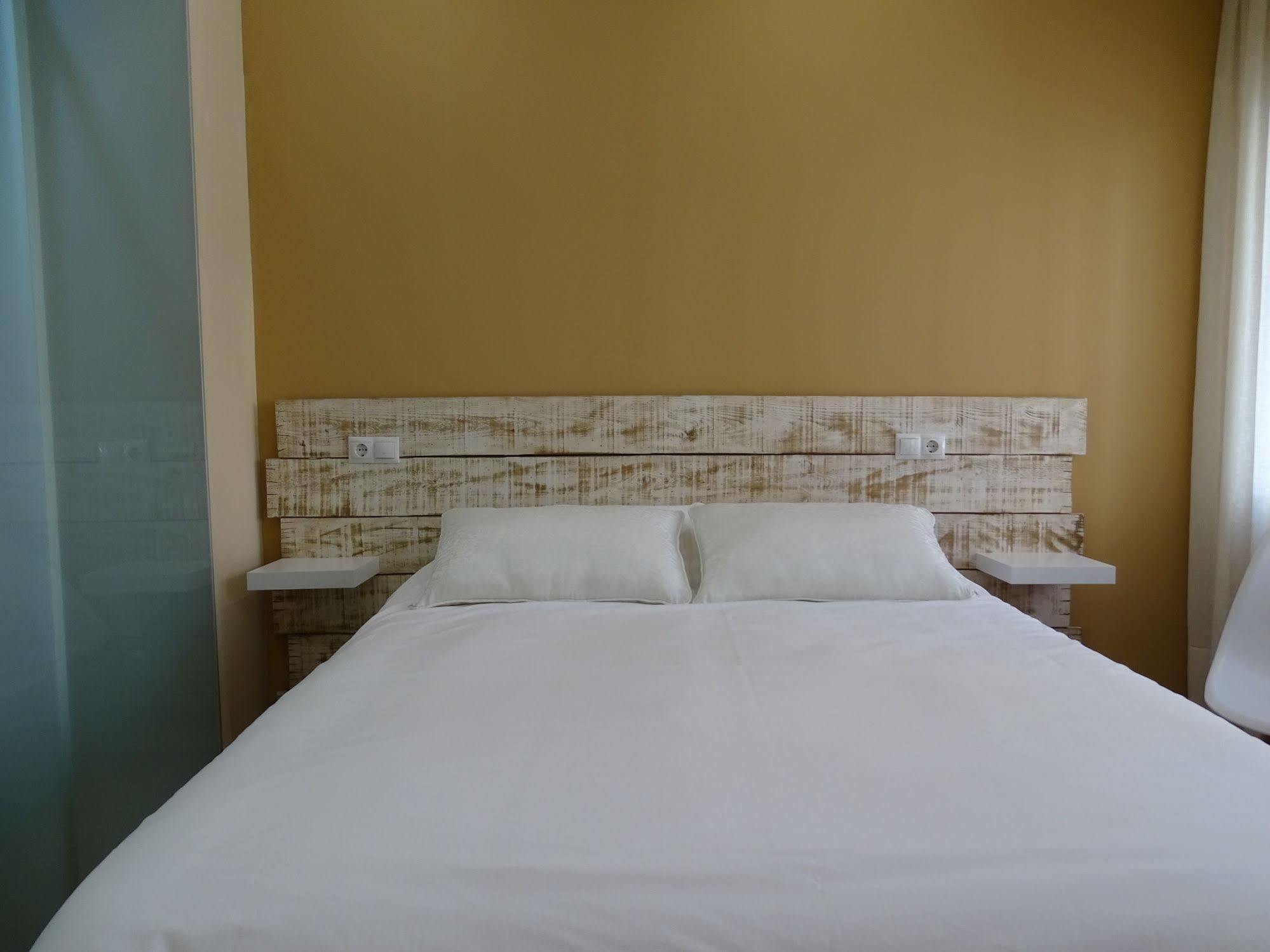 Urban Burgos Hotel ภายนอก รูปภาพ